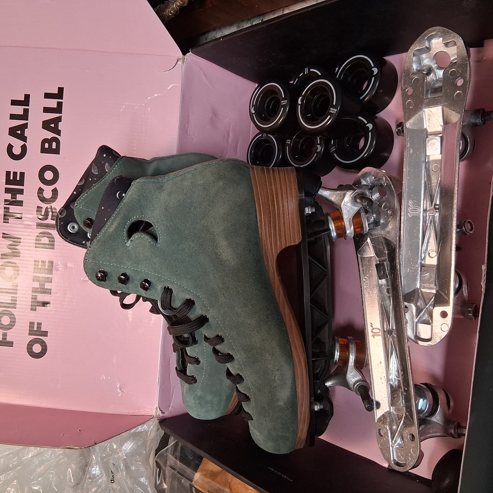 Moonlight Roller Skates (New) Women Size 9